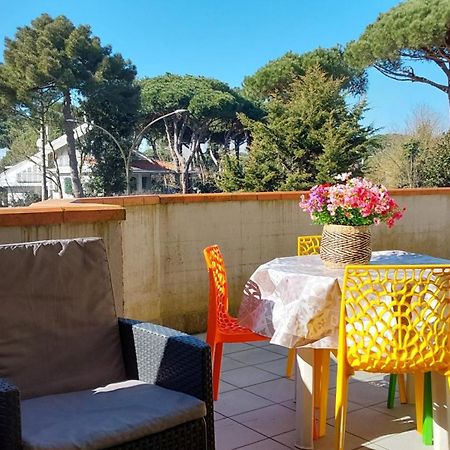 La Dolce Vita - Apartment With Shared Pool And Large Terrace Lido delle Nazioni Luaran gambar