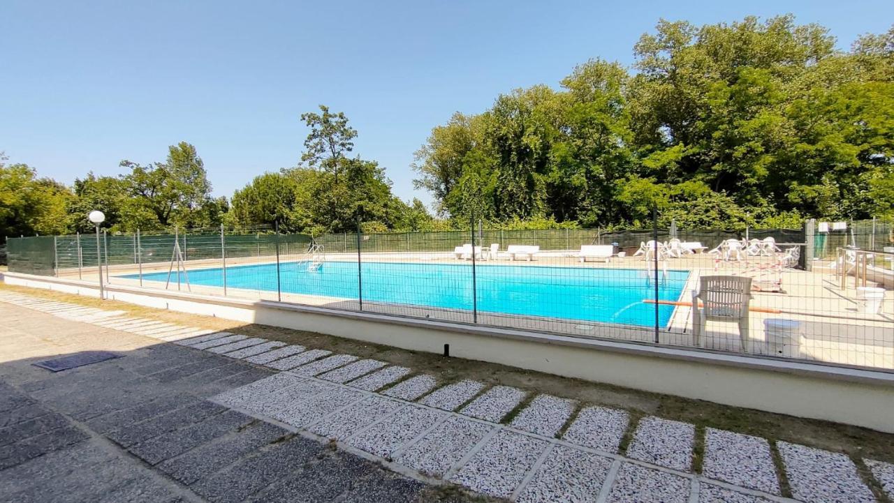 La Dolce Vita - Apartment With Shared Pool And Large Terrace Lido delle Nazioni Luaran gambar