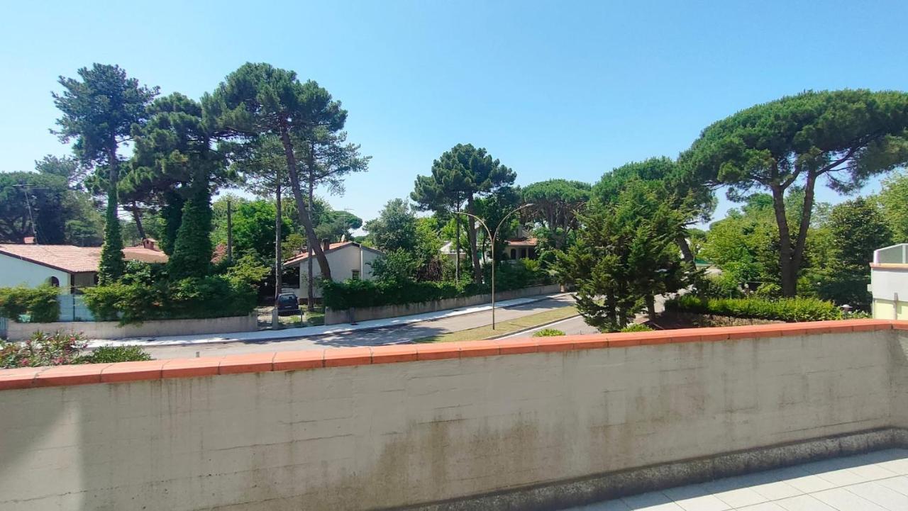 La Dolce Vita - Apartment With Shared Pool And Large Terrace Lido delle Nazioni Luaran gambar