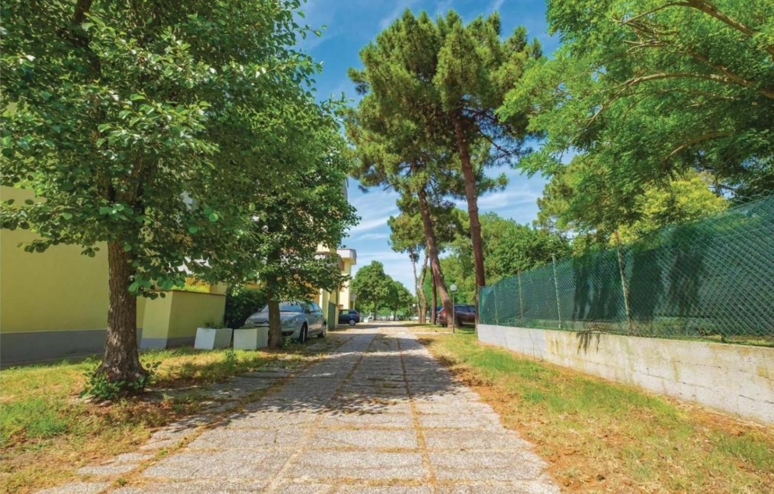La Dolce Vita - Apartment With Shared Pool And Large Terrace Lido delle Nazioni Luaran gambar