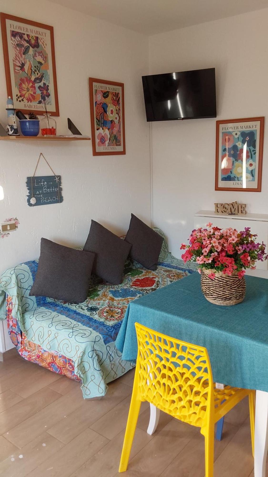 La Dolce Vita - Apartment With Shared Pool And Large Terrace Lido delle Nazioni Luaran gambar