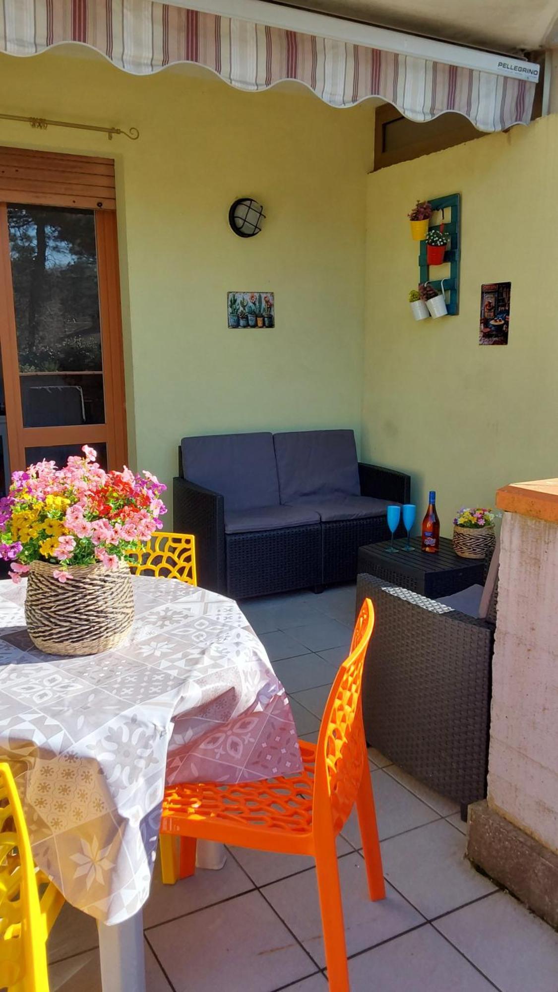 La Dolce Vita - Apartment With Shared Pool And Large Terrace Lido delle Nazioni Luaran gambar